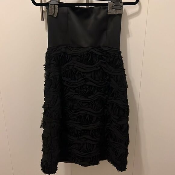 Tahari size 2 cocktail dress strapless NWT side zip New Year’s Eve or holiday - Picture 5 of 7
